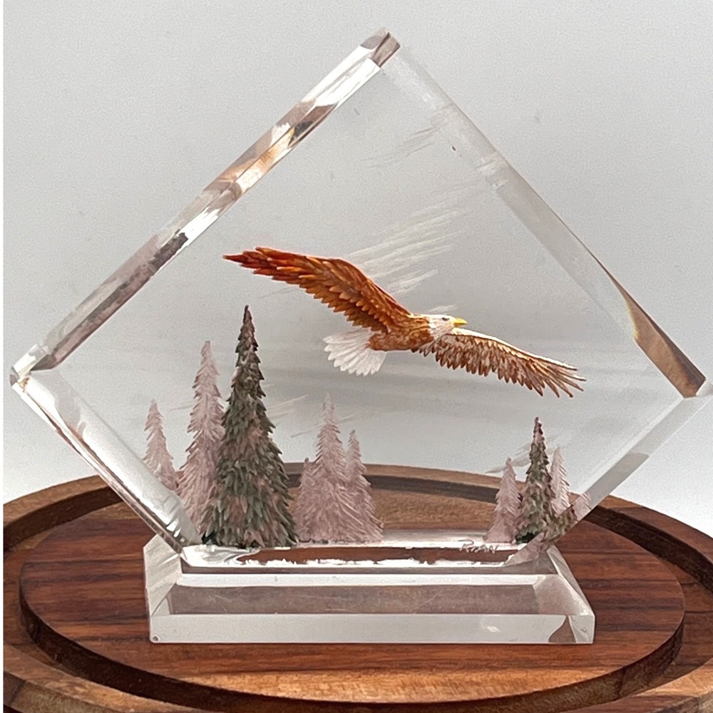 Vtg  Rian Signed Reverse Carved Lucite 3D Eagle Acrylic Mid Century Wildlife